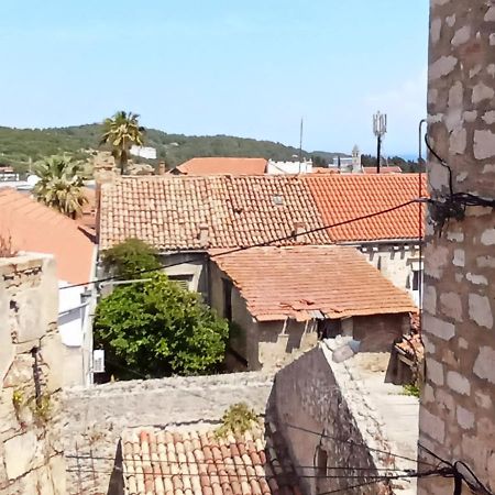 Ana Apartments Vis Luaran gambar