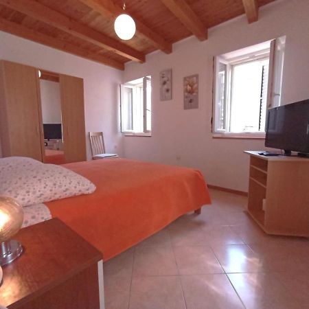 Ana Apartments Vis Luaran gambar