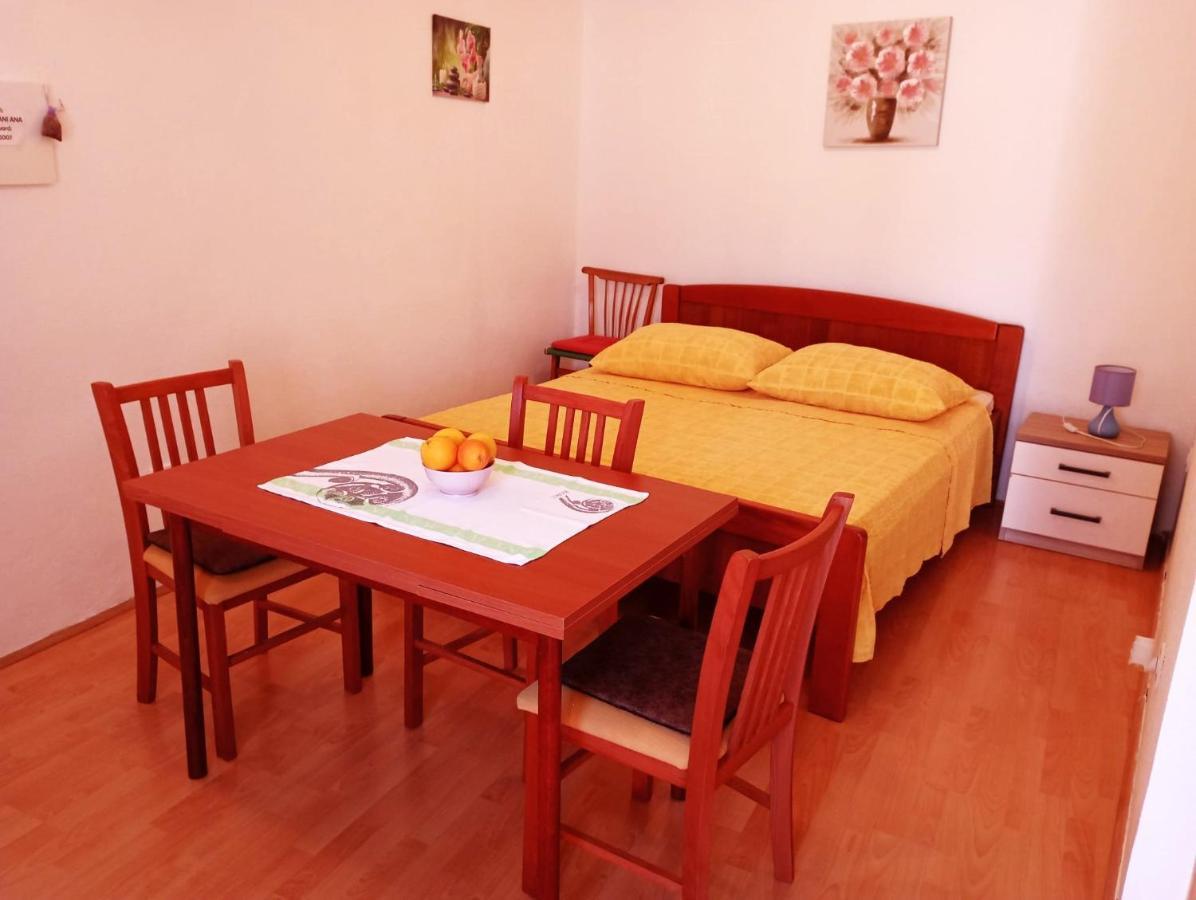 Ana Apartments Vis Luaran gambar