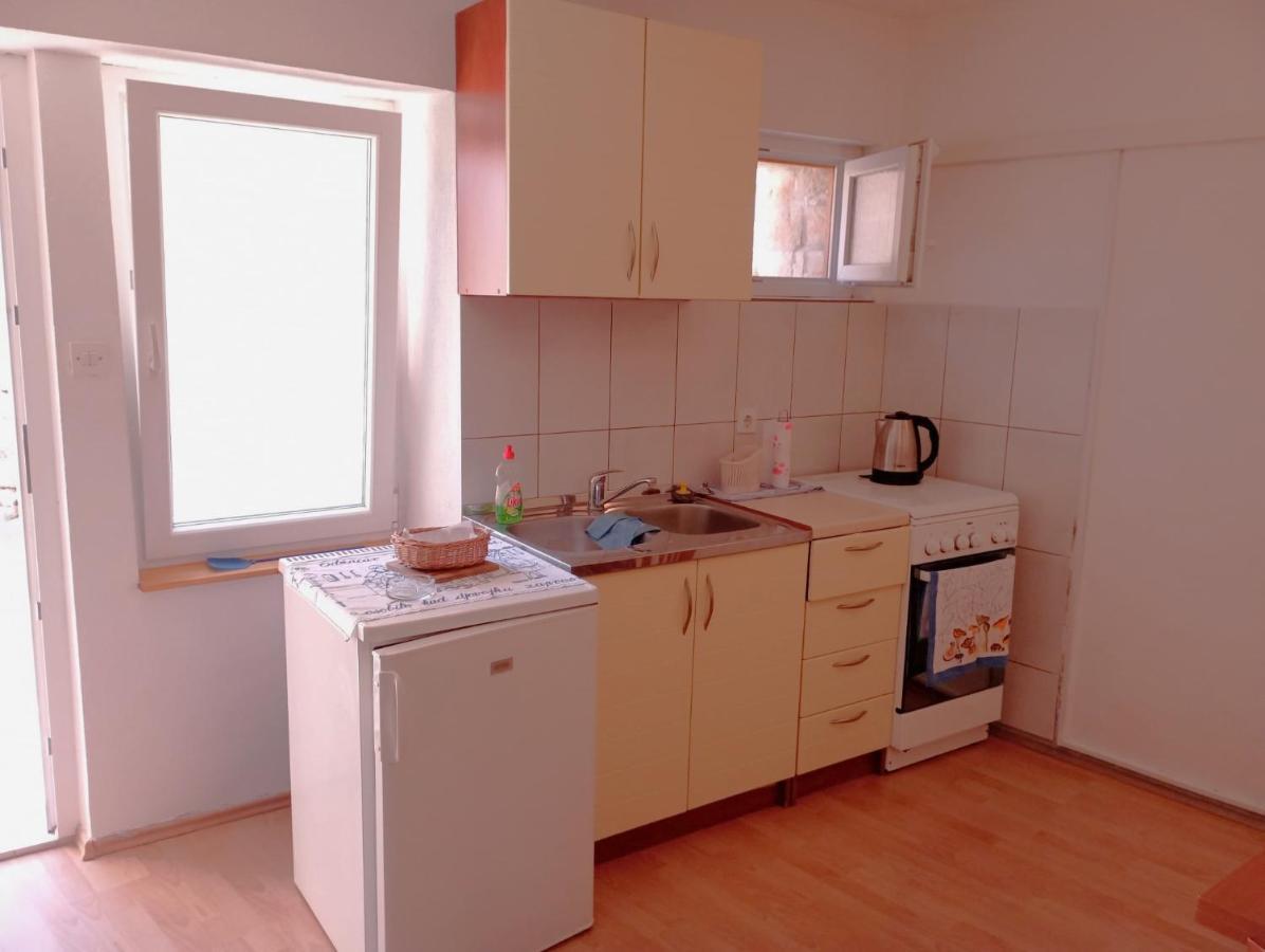 Ana Apartments Vis Luaran gambar