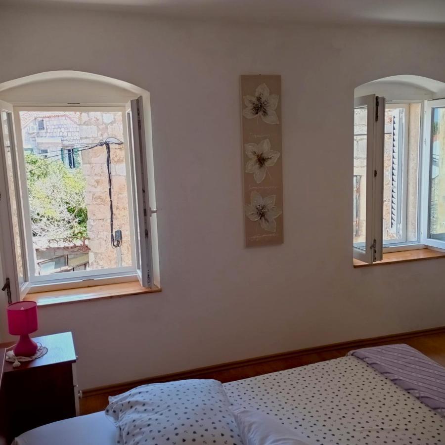 Ana Apartments Vis Luaran gambar