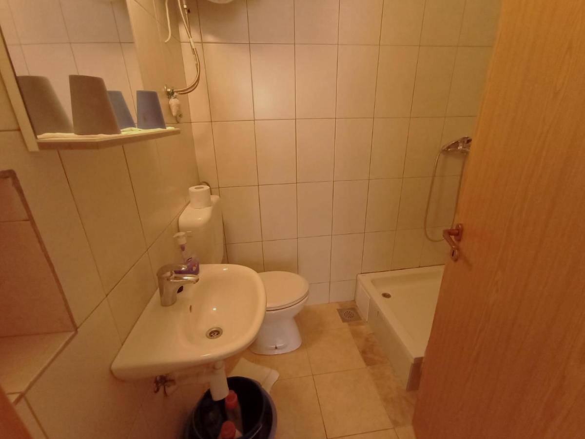 Ana Apartments Vis Luaran gambar