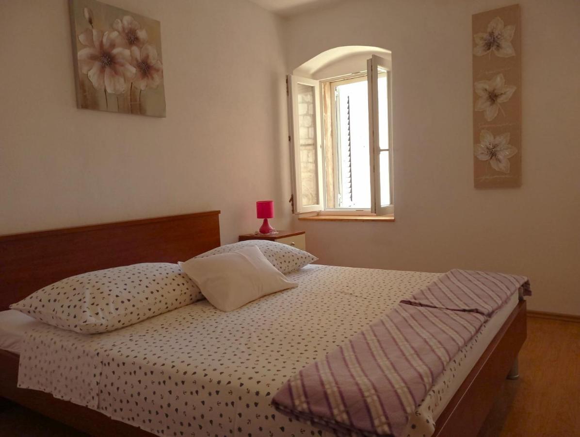 Ana Apartments Vis Luaran gambar