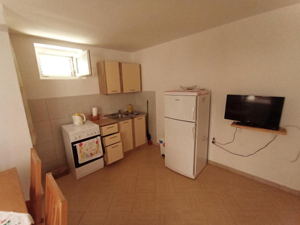 Ana Apartments Vis Luaran gambar