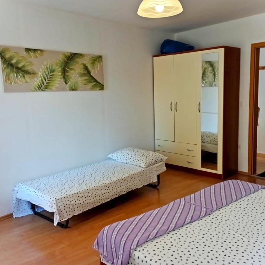 Ana Apartments Vis Luaran gambar