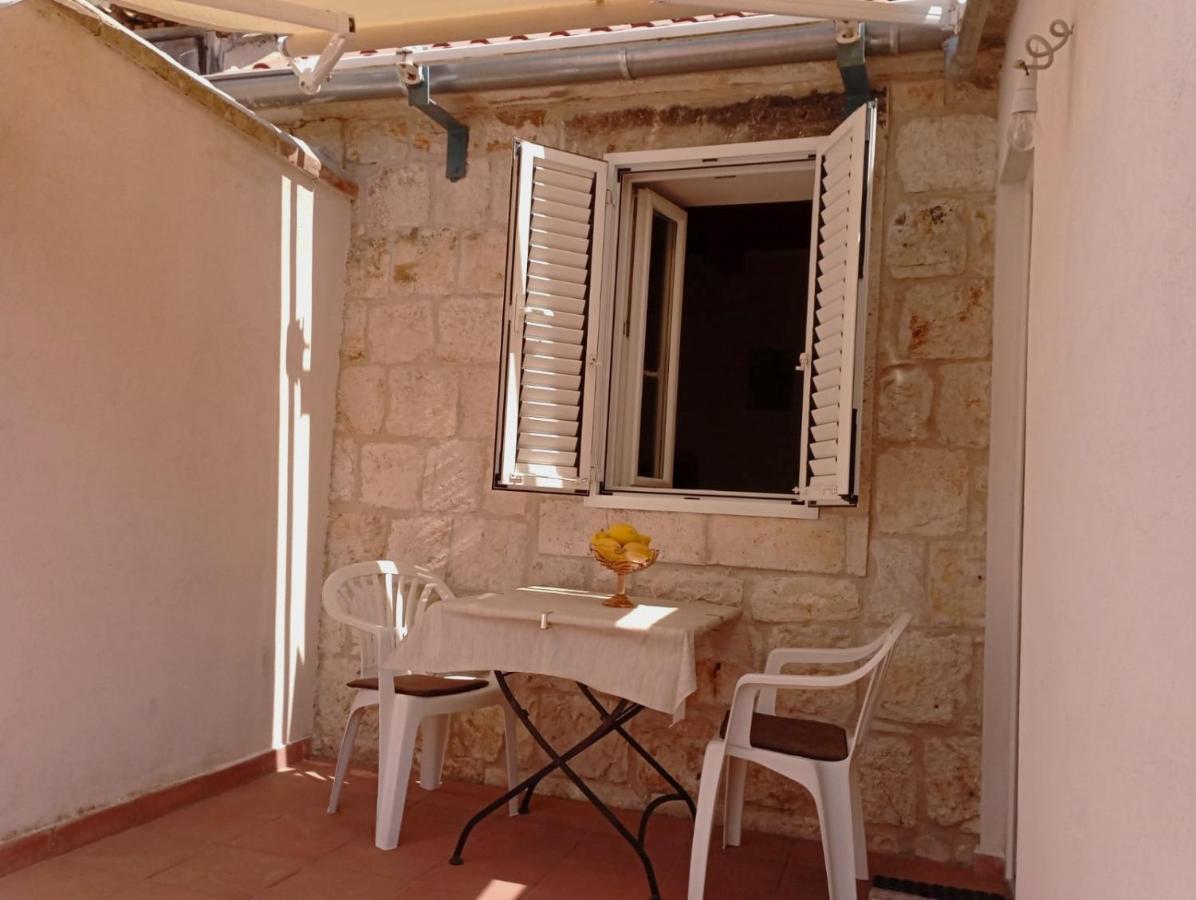 Ana Apartments Vis Luaran gambar