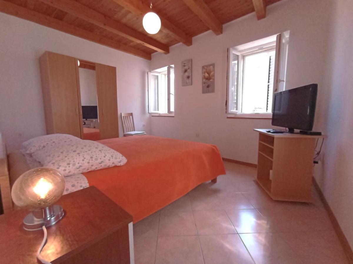 Ana Apartments Vis Luaran gambar
