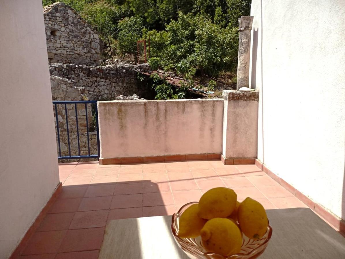 Ana Apartments Vis Luaran gambar