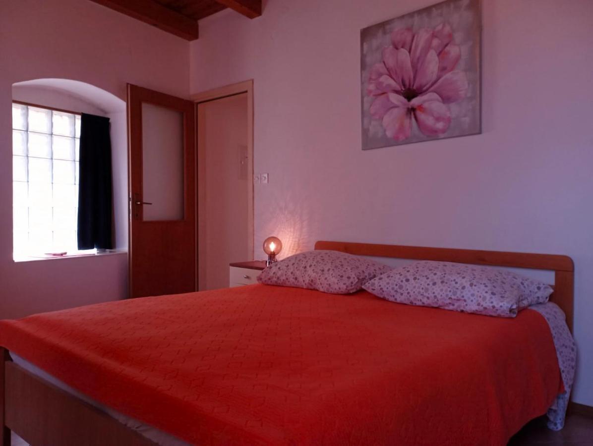 Ana Apartments Vis Luaran gambar