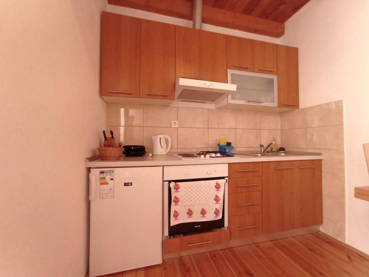 Ana Apartments Vis Luaran gambar