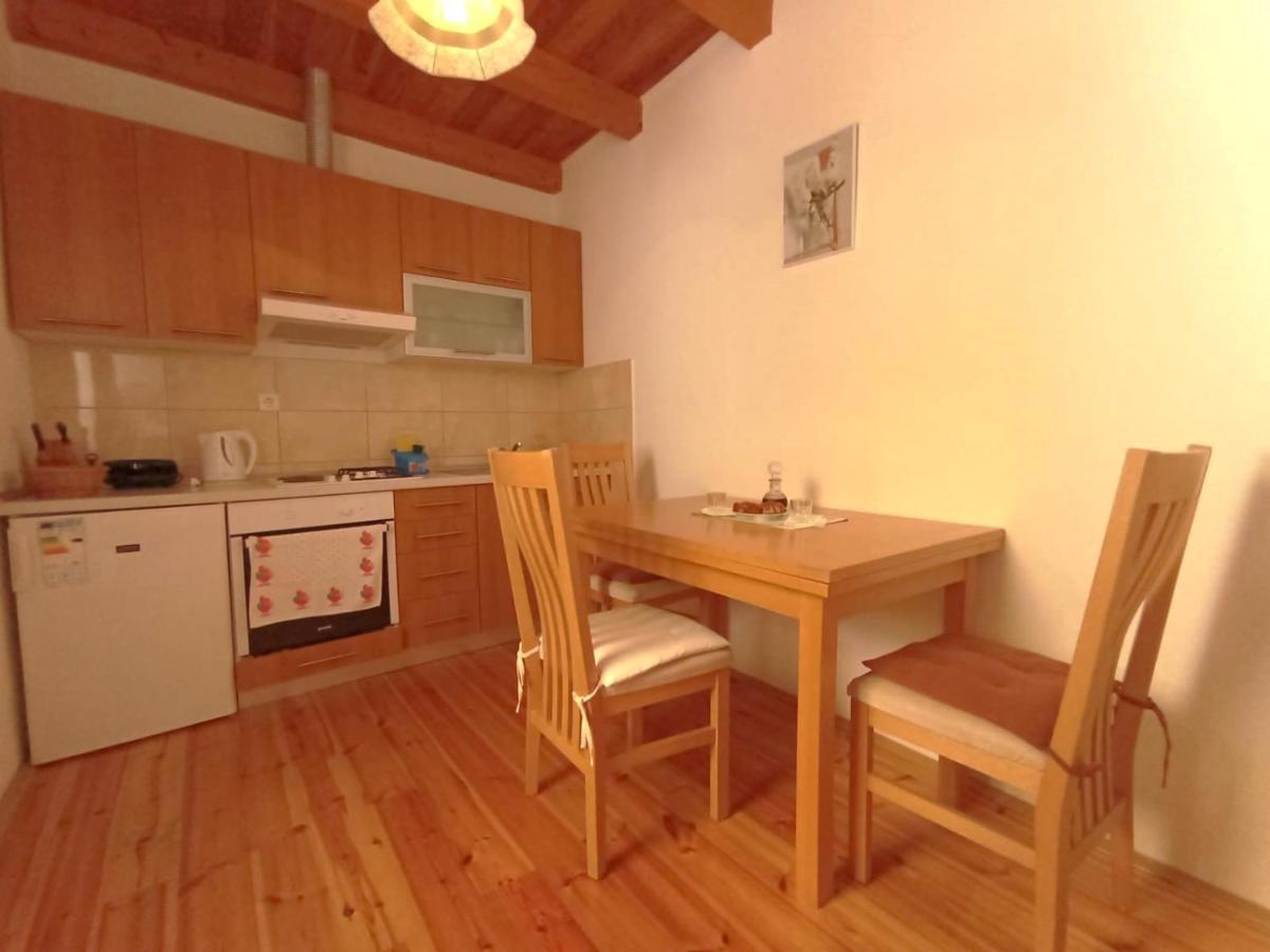 Ana Apartments Vis Luaran gambar