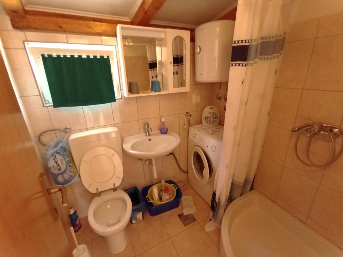 Ana Apartments Vis Luaran gambar