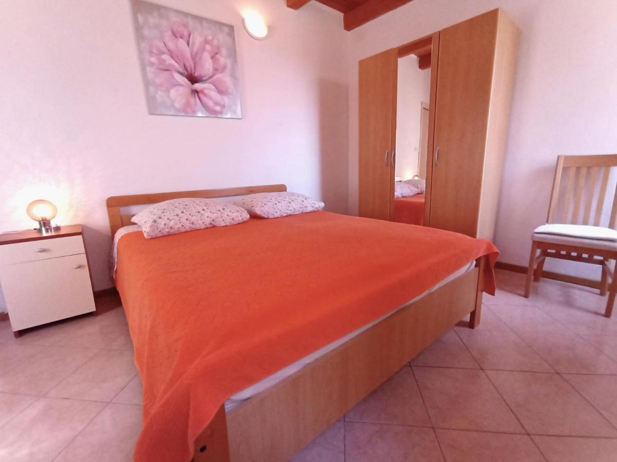 Ana Apartments Vis Luaran gambar