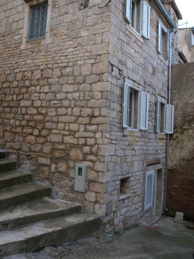 Ana Apartments Vis Luaran gambar